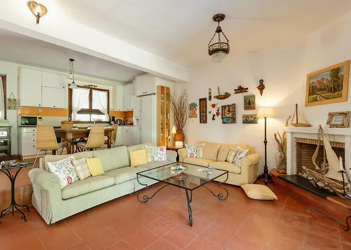 Margaret Villa Siviri